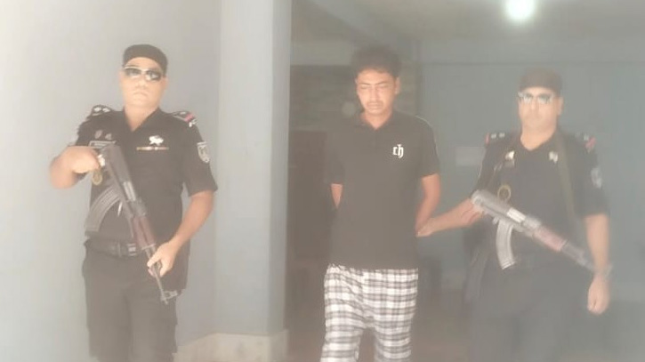 চাঁন্দা ডাকাতের ত্রাসের রাজত্ব, র্যাবের অভিযানে পিস্তলসহ গ্রেফতার চাঁন্দা ডাকাতের ত্রাসের রাজত্ব, র্যাবের অভিযানে পিস্তলসহ গ্রেফতার