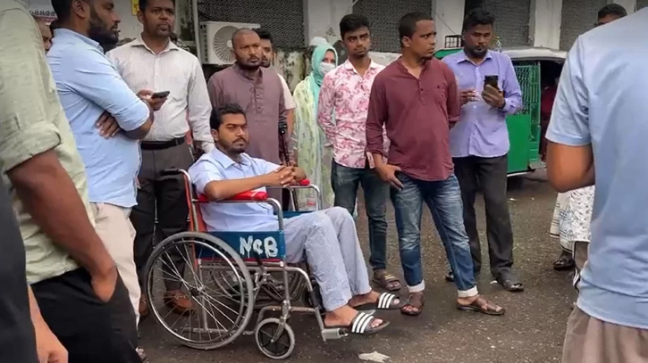 ১৭ দিন কাটলো হাসপাতালে, বাসায় ফিরলেন নুর ১৭ দিন কাটলো হাসপাতালে, বাসায় ফিরলেন নুর