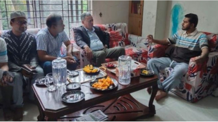 শারীরিক অবস্থার খোঁজ নিতে নুরের বাসায় আমীর খসরু