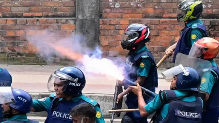 পুলিশের হাতে কোনো মারণাস্ত্র থাকবে না: স্বরাষ্ট্র উপদেষ্টা পুলিশের হাতে কোনো মারণাস্ত্র থাকবে না: স্বরাষ্ট্র উপদেষ্টা