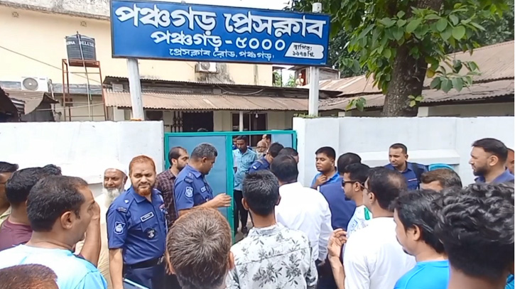 উত্তেজনা ও পাল্টাপাল্টি কর্মসূচি, পঞ্চগড় প্রেসক্লাবে ১৪৪ ধারা জারি উত্তেজনা ও পাল্টাপাল্টি কর্মসূচি, পঞ্চগড় প্রেসক্লাবে ১৪৪ ধারা জারি