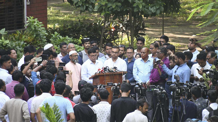 আবু সাঈদ হত্যা: দুই শিক্ষকসহ ৯ কর্মকর্তা-কর্মচারী বরখাস্ত আবু সাঈদ হত্যা: দুই শিক্ষকসহ ৯ কর্মকর্তা-কর্মচারী বরখাস্ত