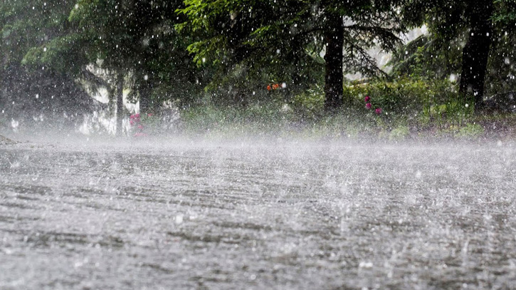 ভারী বৃষ্টিপাতের সতর্কবার্তা: ভূমিধসের আশঙ্কা 