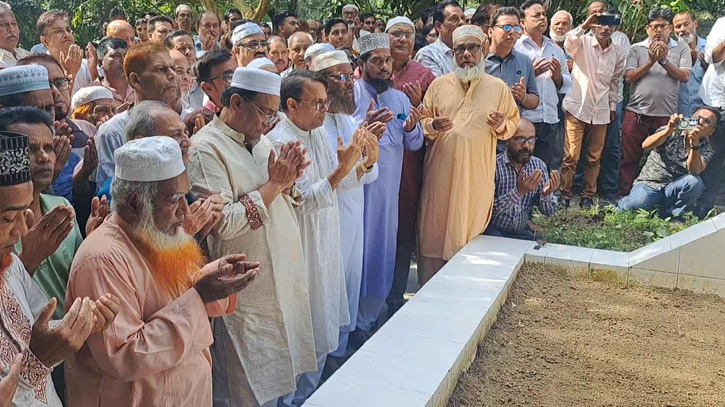 মা-বাবা ও ভাইয়ের কবর জিয়ারত করে নির্বাচনী প্রচার শুরু খৈয়মের