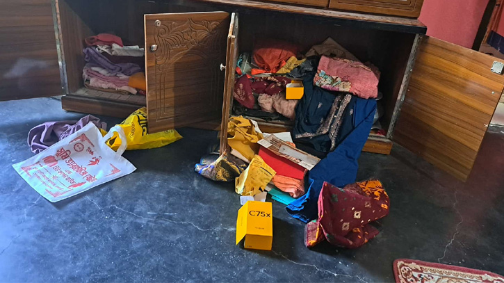 ঠিকাদারের বাড়িতে দুর্ধর্ষ ডাকাতি, নগদ টাকা ও স্বর্ণালংকার লুট