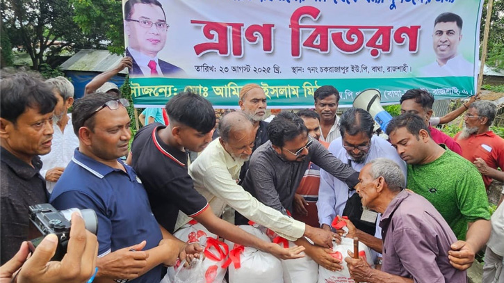 তারেক রহমানের পক্ষ থেকে বাঘায় বন্যার্তদের খাদ্যসামগ্রী প্রদান তারেক রহমানের পক্ষ থেকে বাঘায় বন্যার্তদের খাদ্যসামগ্রী প্রদান