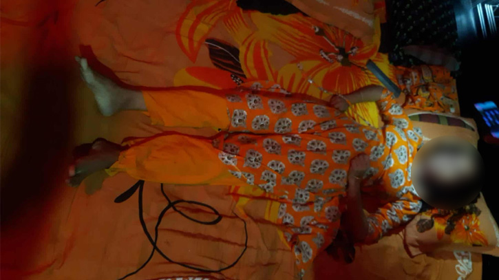 নির্মাণাধীন ঘরের বিছানায় পড়েছিল প্রবাসীর স্ত্রীর মরদেহ
