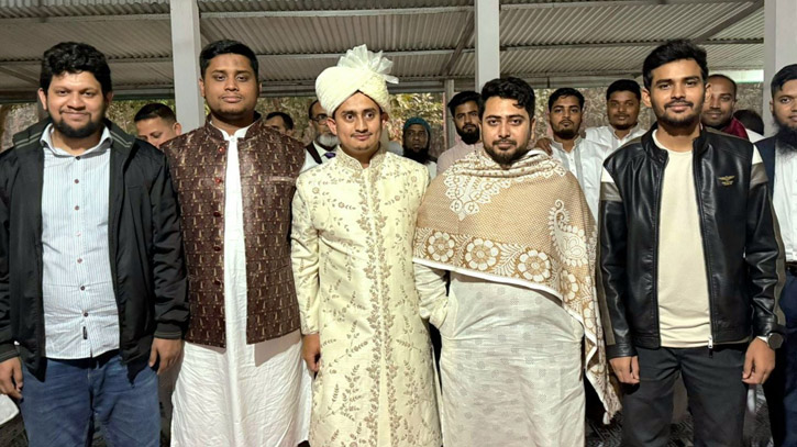 নতুন জীবন শুরু সারজিসের, অভিনন্দন জানালেন আসিফ মাহমুদ নতুন জীবন শুরু সারজিসের, অভিনন্দন জানালেন আসিফ মাহমুদ