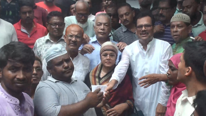 সাতক্ষীরার শহীদ আসিফের পরিবারের পাশে সাবেক এমপি হাবিব সাতক্ষীরার শহীদ আসিফের পরিবারের পাশে সাবেক এমপি হাবিব