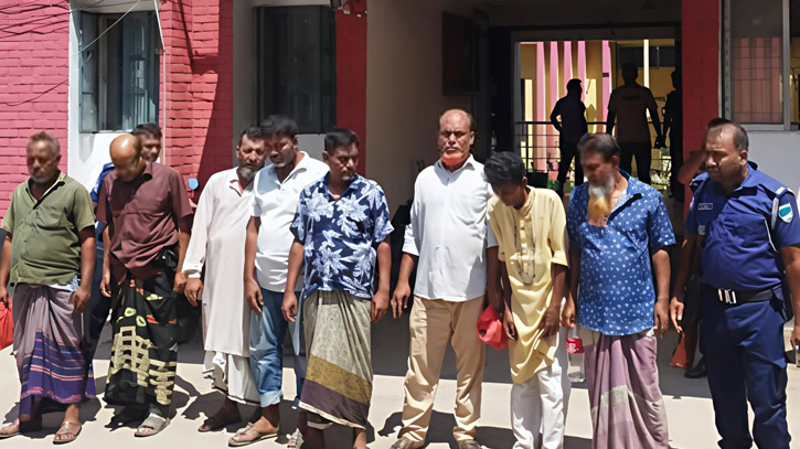 মধ্যরাতে অভিযান, নগদ টাকা ও সামগ্রীসহ ৯ জুয়াড়ি হাতেনাতে আটক মধ্যরাতে অভিযান, নগদ টাকা ও সামগ্রীসহ ৯ জুয়াড়ি হাতেনাতে আটক