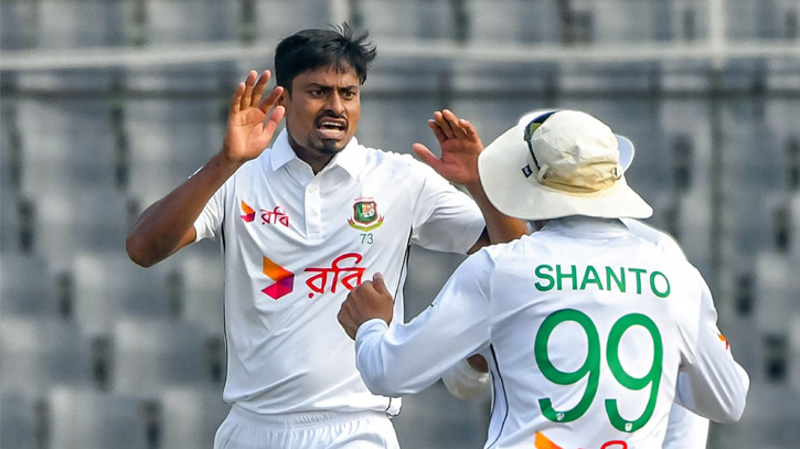 সাকিবকে নামিয়ে সিংহাসনে বসলেন তাইজুল