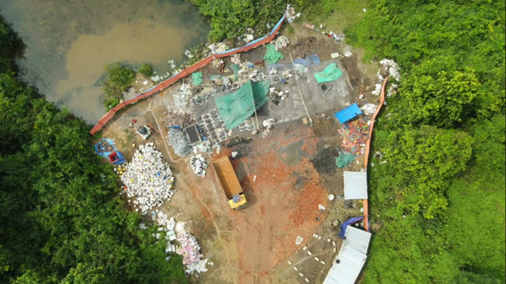 গভীর রাতে তৈরি হচ্ছে সিসা, সবুজ পাহাড়ের বনে বিষের থাবা