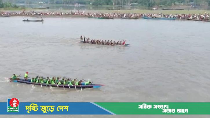 যমুনায় ঐতিহ্যবাহী ‘কোষা নৌকা বাইচ’ দেখতে হাজারো মানুষের ঢল