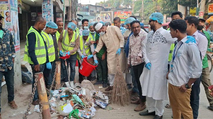 টাঙ্গাইল শহর পরিষ্কার কর্মসূচির উদ্বোধন করলেন বিএনপি নেতা টুকু