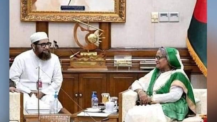 আগের খতিব পলাতক: বায়তুল মোকাররমের নতুন খতিব নিয়েও সমালোচনা আগের খতিব পলাতক: বায়তুল মোকাররমের নতুন খতিব নিয়েও সমালোচনা