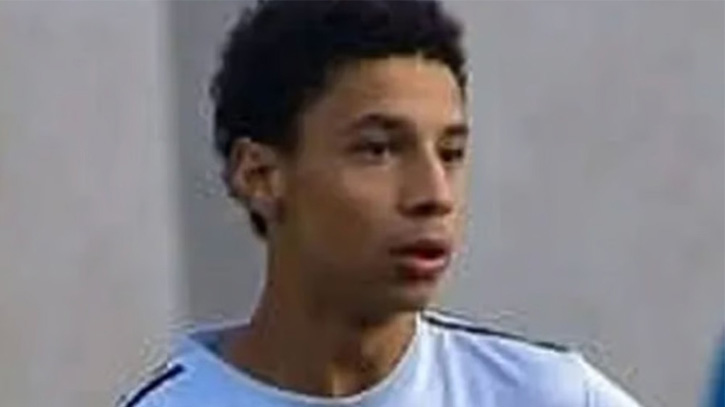 পথচারীদের মাঝে ইফতারি বিতরণের সময় প্রাণ হারালেন ফুটবলার পথচারীদের মাঝে ইফতারি বিতরণের সময় প্রাণ হারালেন ফুটবলার