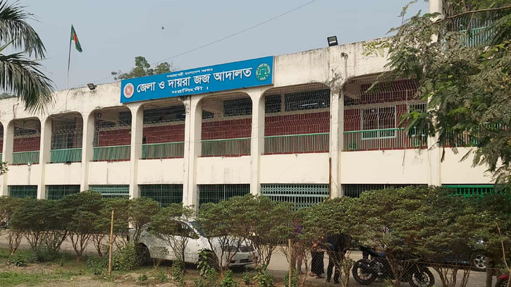 আদালতের কাঠগড়া থেকে পালিয়ে গেল অটো চুরি মামলার আসামি! আদালতের কাঠগড়া থেকে পালিয়ে গেল অটো চুরি মামলার আসামি!