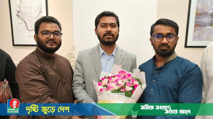 সিঙ্গাপুরে চিকিৎসা শেষে দেশে ফিরেছেন নুরুল হক নুর
