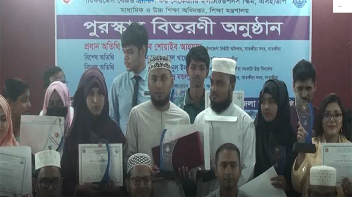 এসএসসি-এইচএসসির ৩৯ কৃতি শিক্ষার্থী পেলেন সম্মাননা এসএসসি-এইচএসসির ৩৯ কৃতি শিক্ষার্থী পেলেন সম্মাননা