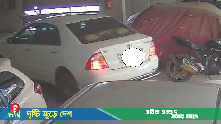 আসামি ছাড়াতে চুক্তির টাকা না পেয়ে ব্যবসায়ীর প্রাইভেটকার লুট!