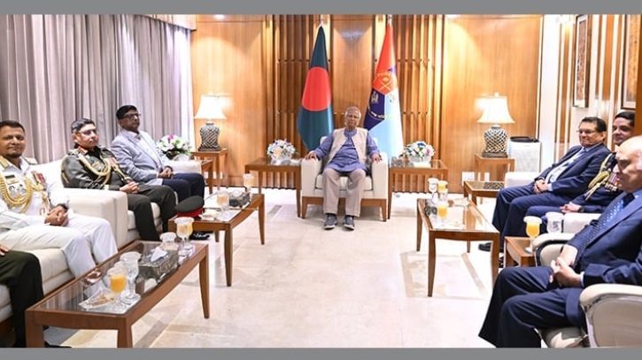 প্রধান উপদেষ্টার সঙ্গে তিন বাহিনী প্রধানের সাক্ষাৎ 