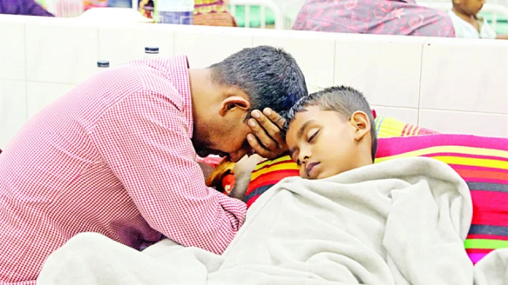 প্রচণ্ড গরমে রাজধানীর হাসপাতালগুলোতে শিশু রোগীর চাপ প্রচণ্ড গরমে রাজধানীর হাসপাতালগুলোতে শিশু রোগীর চাপ