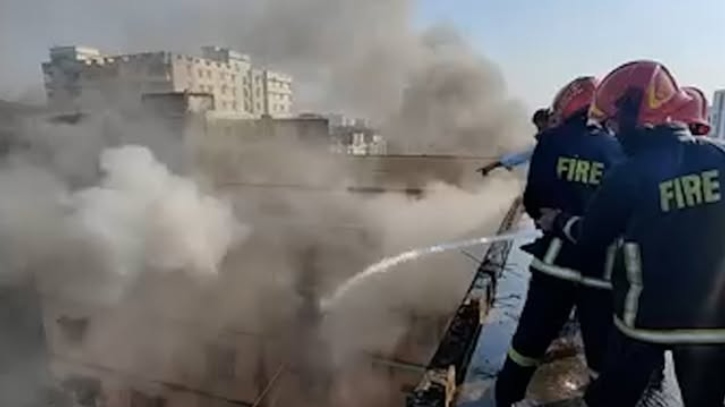 চট্টগ্রামে কম্বলের গুদামে আগুন, নিয়ন্ত্রণে ফায়ার সার্ভিসের ৭ ইউনিট