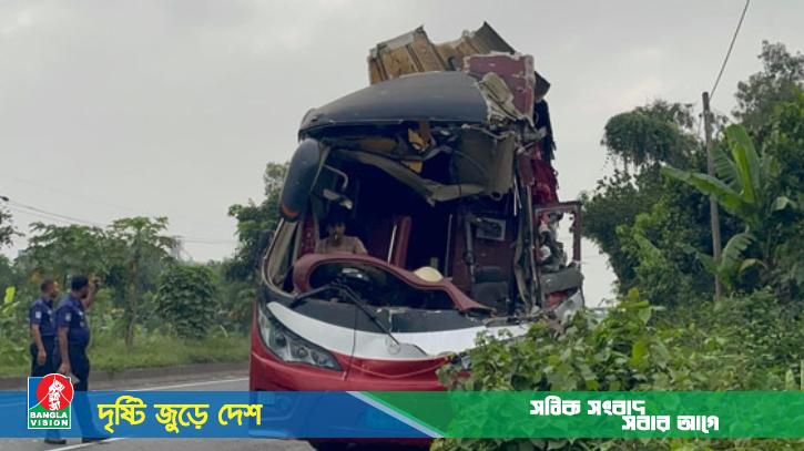 চট্টগ্রামে সড়ক দুর্ঘটনায় নিহত ১, আহত ৮