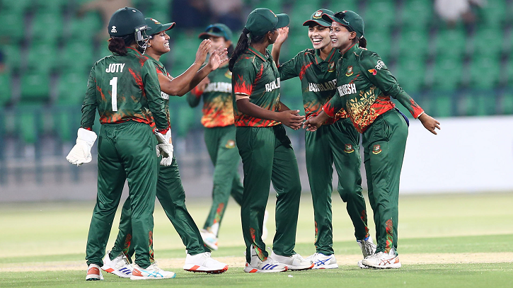 এখন থেকে ছেলেদের সমান ভাতা পাবে নারী ক্রিকেটাররাও