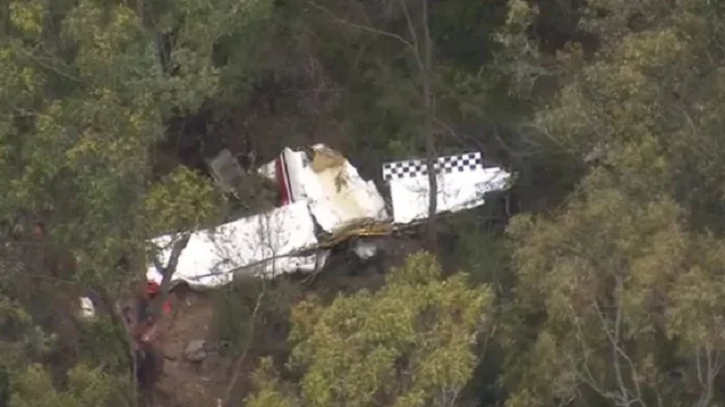 মাঝ আকাশে ২ উড়োজাহাজের সংঘর্ষ, বিমান বিধ্বস্ত হয়ে পাইলট নিহত