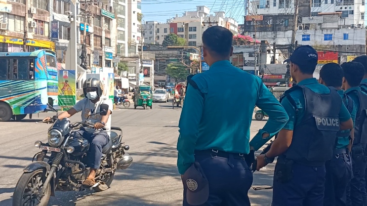 চট্টগ্রামে জনজীবন স্বাভাবিক: সতর্ক অবস্থানে আইনশৃঙ্খলাবাহিনী