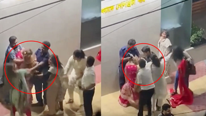 বারের সামনে তরুণীদের হাতাহাতির ভিডিও ভাইরাল, যা জানালেন ডিবি হারুন বারের সামনে তরুণীদের হাতাহাতির ভিডিও ভাইরাল, যা জানালেন ডিবি হারুন