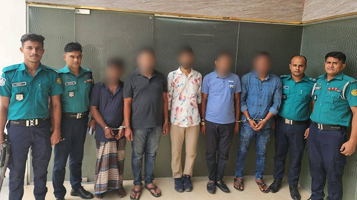 উত্তরায় র্যাব পরিচয়ে নগদের কোটি টাকা ডাকাতির চাঞ্চল্যকর ঘটনার রহস্য উদঘাটন উত্তরায় র্যাব পরিচয়ে নগদের কোটি টাকা ডাকাতির চাঞ্চল্যকর ঘটনার রহস্য উদঘাটন