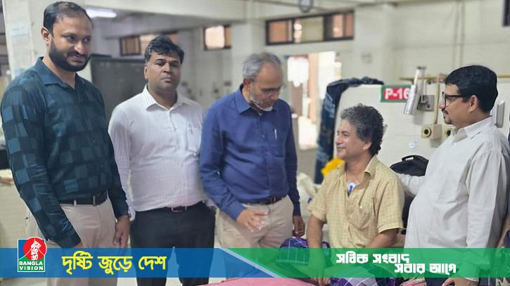 সাংবাদিক টুটুলকে দেখতে হাসপাতালে বিএনপির স্বাস্থ্য সম্পাদক