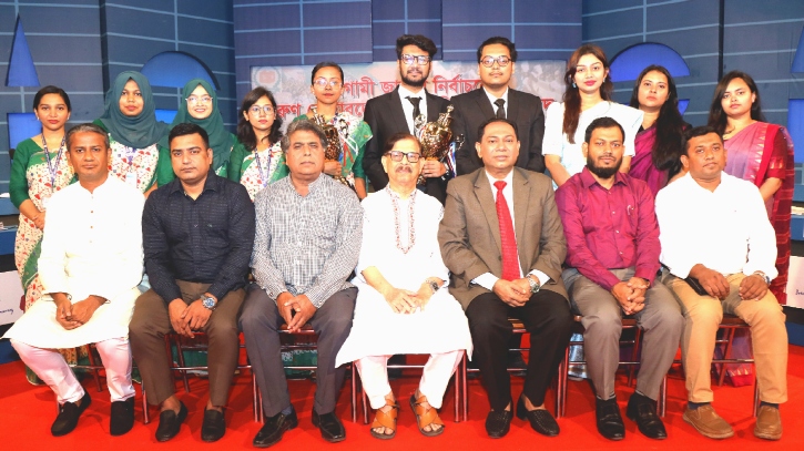 হাসিনা ছিলো কুৎসিত স্বৈরাচার, আ. লীগকে ক্ষমার সুযোগ নেই: মান্না হাসিনা ছিলো কুৎসিত স্বৈরাচার, আ. লীগকে ক্ষমার সুযোগ নেই: মান্না