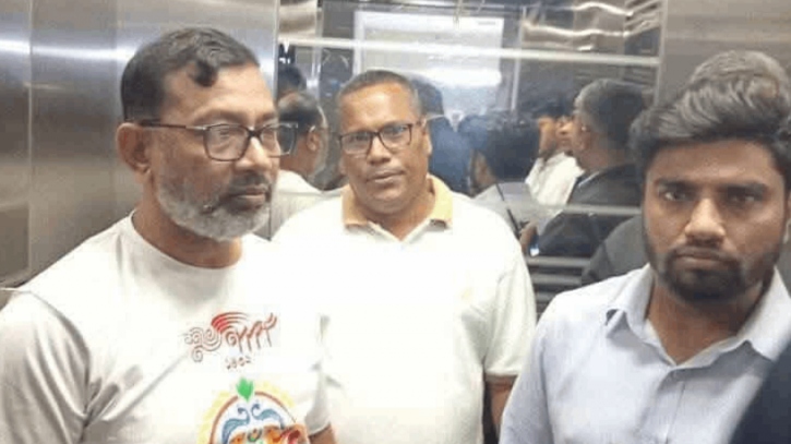 ফেসবুকে শেখ হাসিনার রায়ের বিরুদ্ধে পোস্ট, ঢাবির ডেপুটি রেজিস্ট্রার আটক