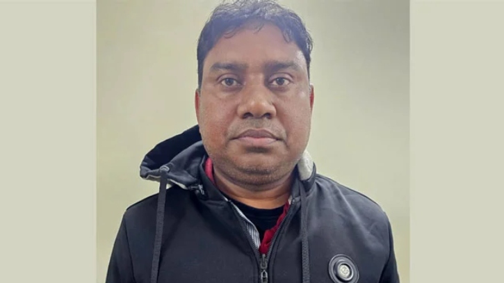 গ্রেফতারের পর থানা থেকে পালালেন সাবেক ওসি গ্রেফতারের পর থানা থেকে পালালেন সাবেক ওসি