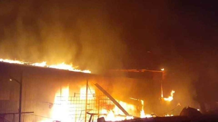 কারওয়ান বাজারে আগুন  