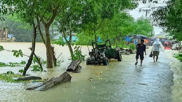 ফেনীতে বন্যায় প্লাবিত শতাধিক গ্রাম, ভোগান্তি চরমে ফেনীতে বন্যায় প্লাবিত শতাধিক গ্রাম, ভোগান্তি চরমে