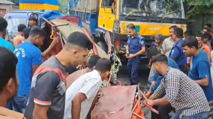 গাইবান্ধায় ট্রাকচাপায় শিশুসহ নিহত ২, আহত ৫ গাইবান্ধায় ট্রাকচাপায় শিশুসহ নিহত ২, আহত ৫