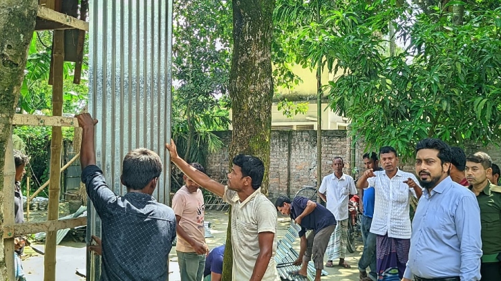 রংপুরের গঙ্গাচড়ার হিন্দু পল্লীতে ফিরে আসছে মানুষ রংপুরের গঙ্গাচড়ার হিন্দু পল্লীতে ফিরে আসছে মানুষ