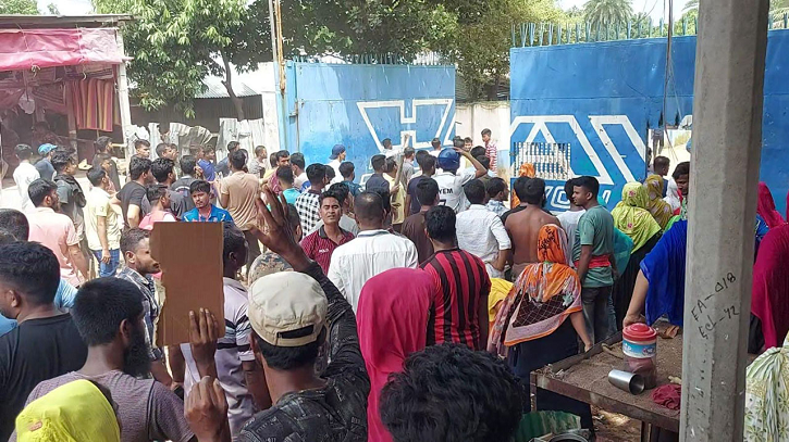 গাজীপুরে শ্রমিক বিক্ষোভ, ২৫ কারখানায় ছুটি ঘোষণা