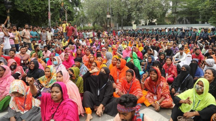 আন্দোলনে অনড় শ্রমিকরা, যমুনায় প্রতিনিধিদল আন্দোলনে অনড় শ্রমিকরা, যমুনায় প্রতিনিধিদল