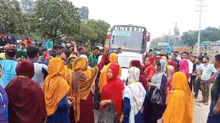গাজীপুরে আজও চলছে শ্রমিকদের বিক্ষোভ-অবরোধ
