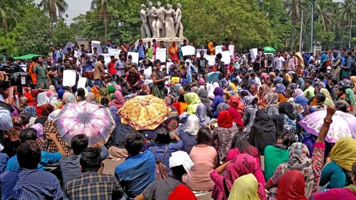 রাজু ভাস্কর্যে আন্দোলনকারীদের বিক্ষোভ ১২টায়, বিকেলে ছাত্রলীগের অবস্থান রাজু ভাস্কর্যে আন্দোলনকারীদের বিক্ষোভ ১২টায়, বিকেলে ছাত্রলীগের অবস্থান
