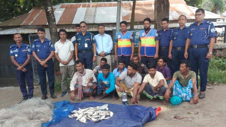 গোয়ালন্দে নিষিদ্ধ সময়ে ইলিশ শিকারের দায়ে ৯ জেলের দণ্ড