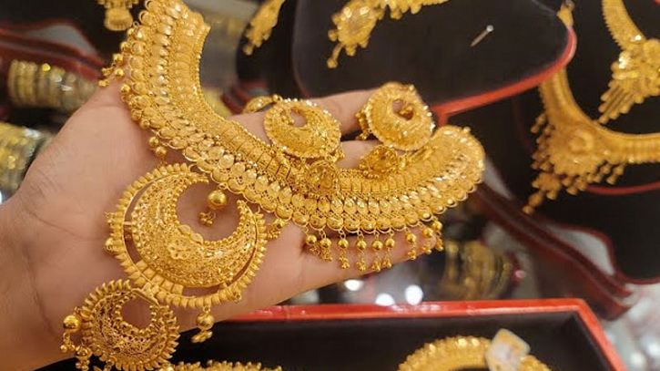 দেশের বাজারে সব রেকর্ড ভেঙে দেড় লাখ ছুঁই ছুঁই স্বর্ণের দাম দেশের বাজারে সব রেকর্ড ভেঙে দেড় লাখ ছুঁই ছুঁই স্বর্ণের দাম