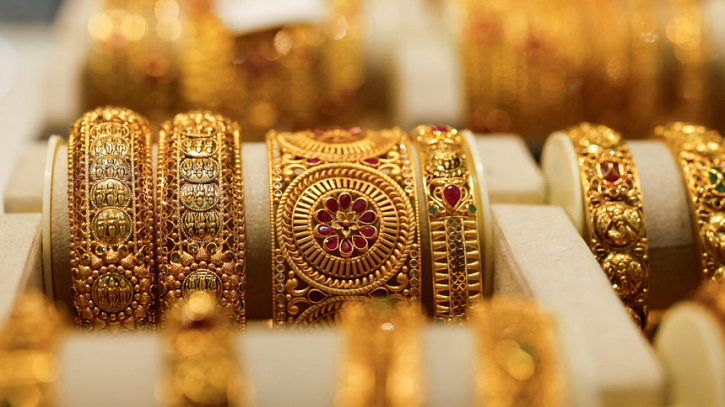 অস্থির স্বর্ণের বাজার, একদিনে বাড়লো ১৬ হাজার টাকা অস্থির স্বর্ণের বাজার, একদিনে বাড়লো ১৬ হাজার টাকা