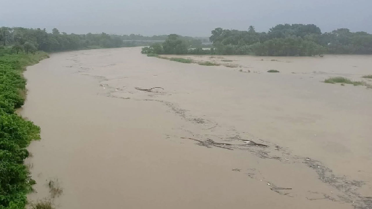 হু হু করে বাড়ছে গোমতী নদীর পানি, কুমিল্লায় বন্যার শঙ্কা
