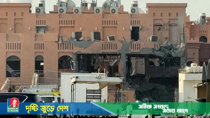 ফোন রেখে অন্যত্র নামাজ পড়ায় প্রাণে বাঁচলেন হামাস নেতারা!